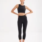 Bia Studios Essentials 3/4 Length Leggings in Black – cropped women's gym leggings Dubai